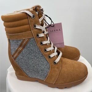 Serra Women's Tan and Gray Ankle Boots, Size 8